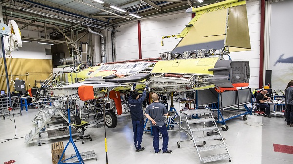 El primer caza Gripen para Brasil en ensamblaje final