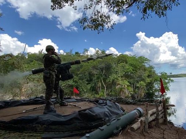 La Artillería Antiaérea de Selva del Ejército Brasilero realiza disparo de entrenamiento con misil RBS-70