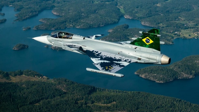 Saab inicia vuelos supersónicos de prueba con el caza Gripen en Brasil