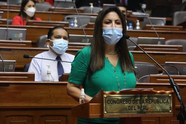 Perú – Día 0195: Congresista Patricia Chirinos sustenta proyecto de ley que incrementa los delitos por los que se puede acusar al Presidente