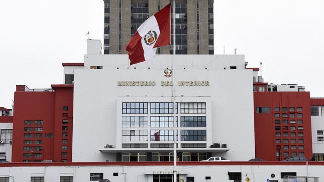 El Ministerio del Interior del Perú cesa en el cargo a los 25 prefectos regionales