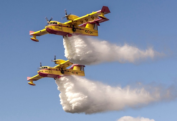 España envía a Túnez dos aviones apagafuegos para ayudar a combatir ola de incendios