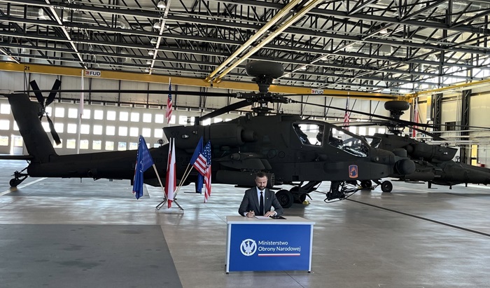 Polonia concreta la compra de 96 helicópteros de ataque AH-64E Apache