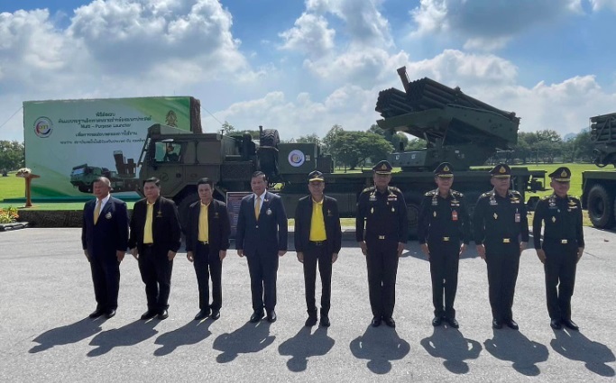 El Ejército de Tailandia presenta el prototipo del lanzador múltiple de cohetes D11A