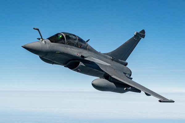 Serbia firma contrato por 12 cazas Dassault Rafale